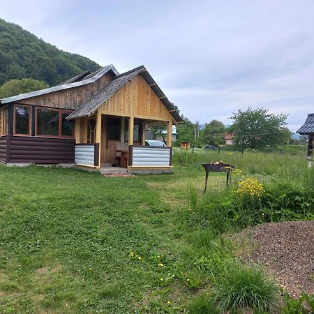 Садиба Федорчуків За Рікою1 Scheschory Exterior foto